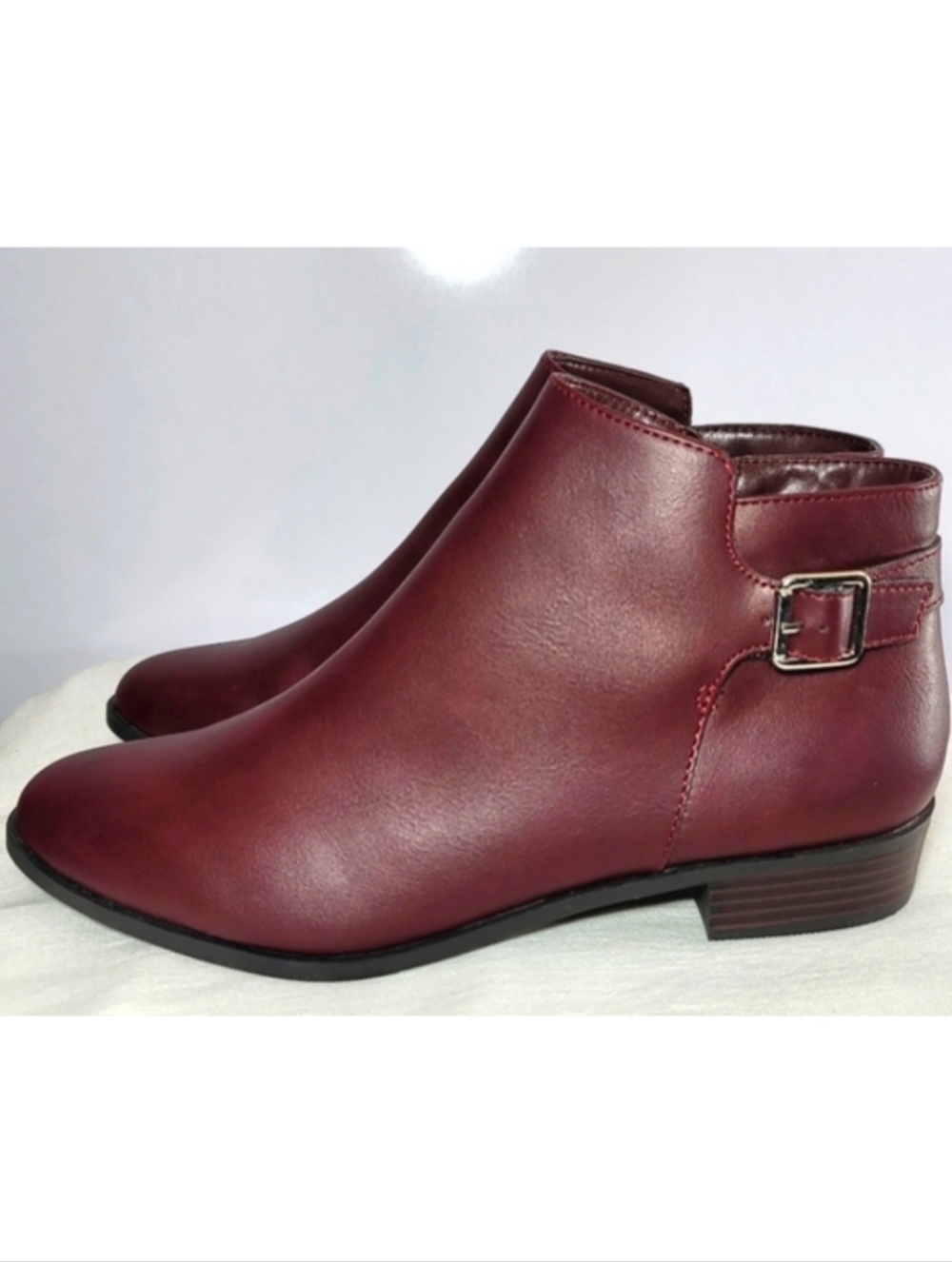 St John's Bay Women's Size 11M Wine colored ankle boots.